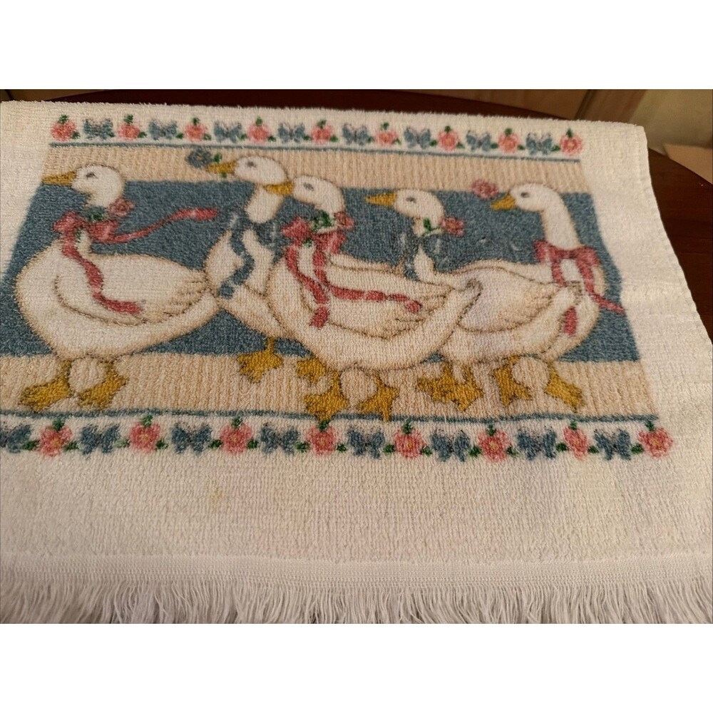 Vintage Cannon Hand Towel White Goose Geese Fringe 16" x 24” USA. Excellent Cond
